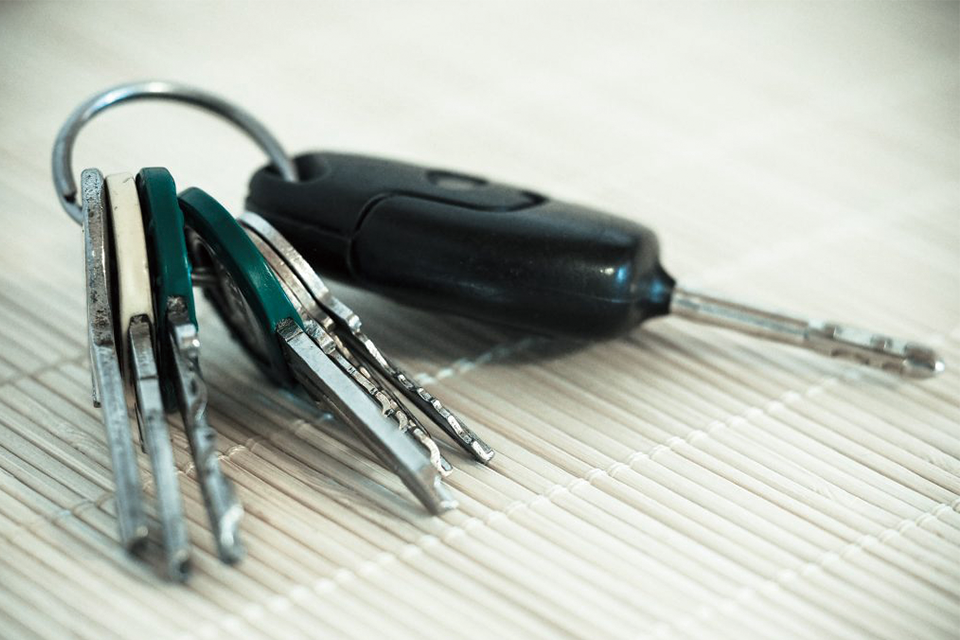 借りた車を安全に乗るために 自動車を借りた際の保険のお話
